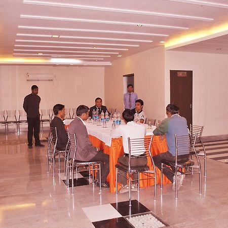 The Sapphire Grand Hotel Varanasi Bagian luar foto