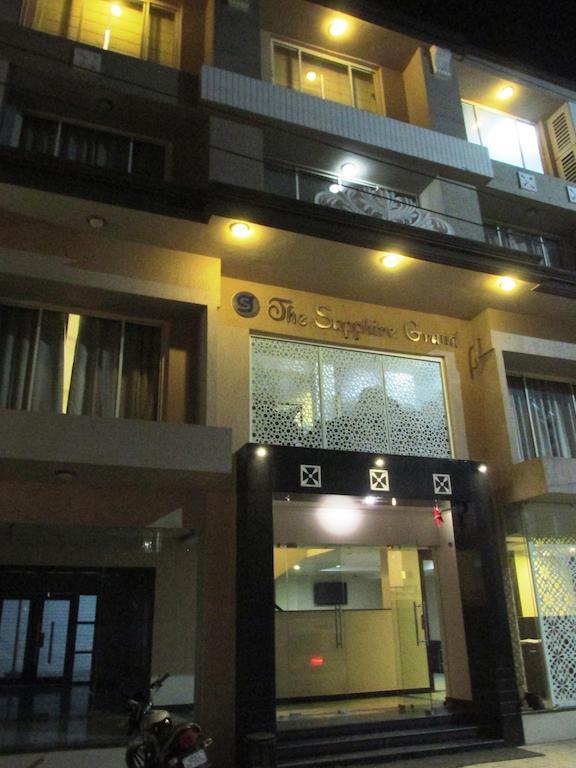The Sapphire Grand Hotel Varanasi Bagian luar foto