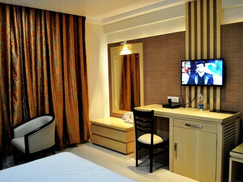 The Sapphire Grand Hotel Varanasi Bagian luar foto