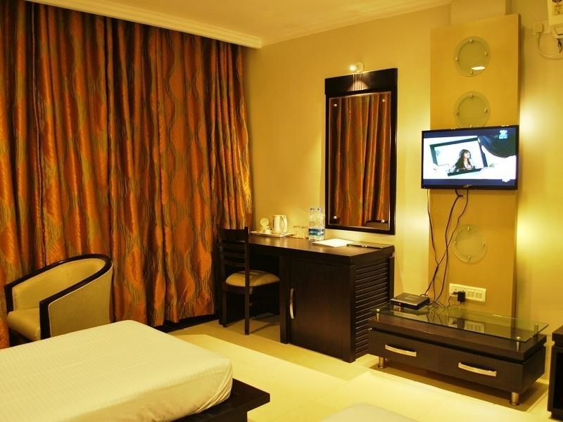 The Sapphire Grand Hotel Varanasi Ruang foto
