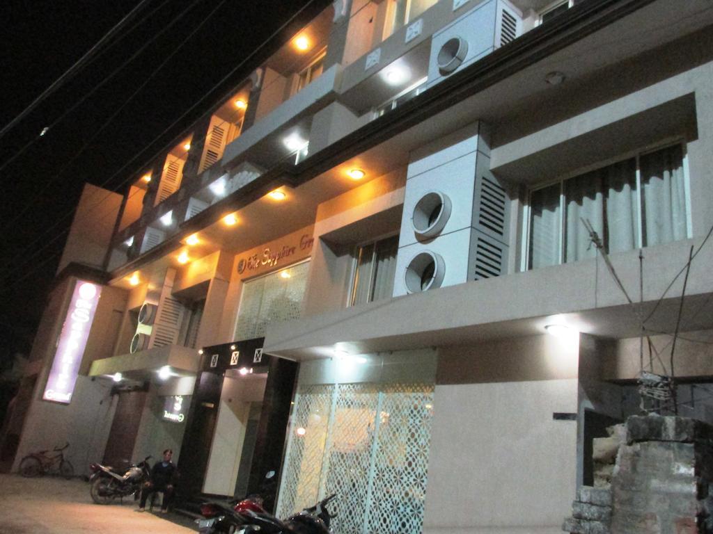 The Sapphire Grand Hotel Varanasi Bagian luar foto