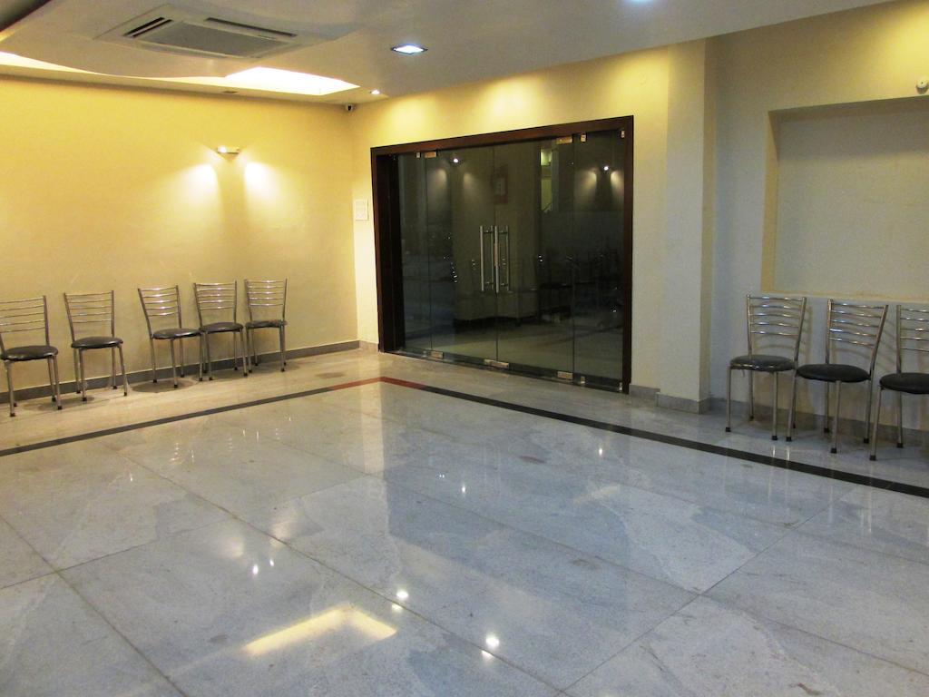 The Sapphire Grand Hotel Varanasi Bagian luar foto