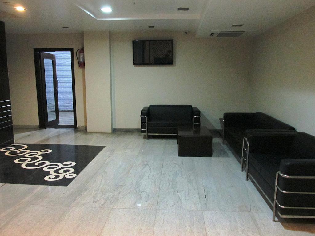 The Sapphire Grand Hotel Varanasi Bagian luar foto