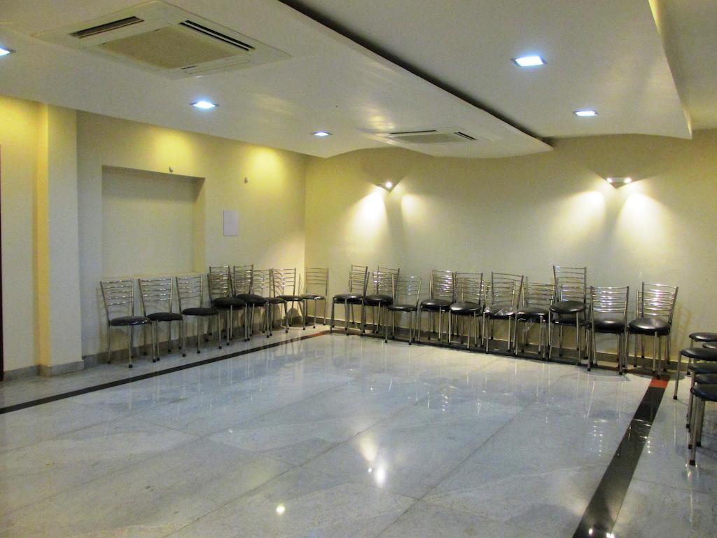 The Sapphire Grand Hotel Varanasi Bagian luar foto