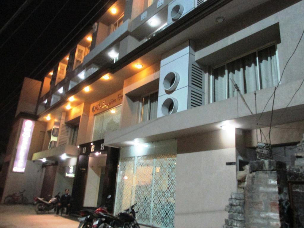 The Sapphire Grand Hotel Varanasi Bagian luar foto