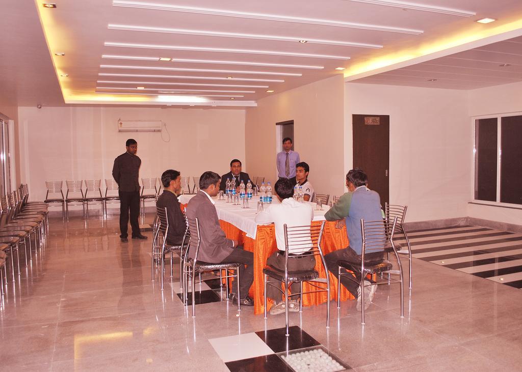 The Sapphire Grand Hotel Varanasi Bagian luar foto