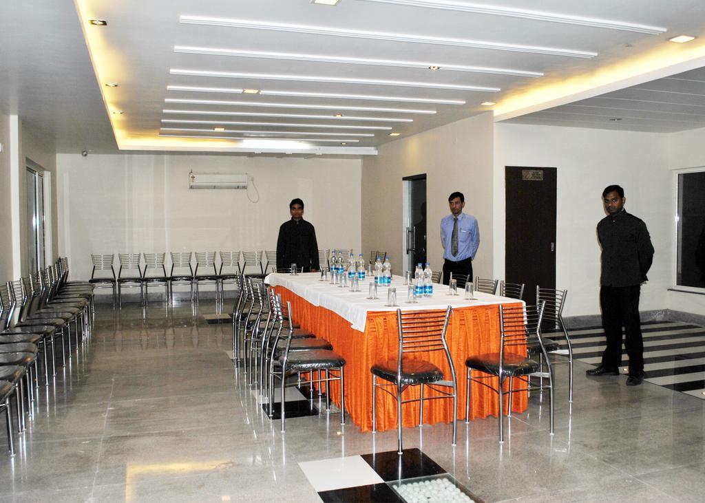 The Sapphire Grand Hotel Varanasi Bagian luar foto