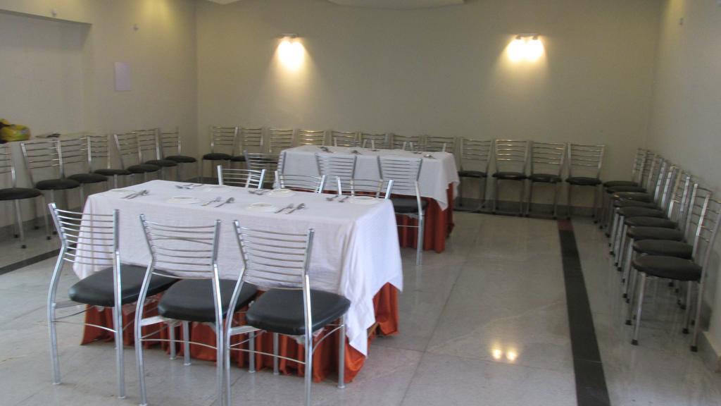 The Sapphire Grand Hotel Varanasi Bagian luar foto